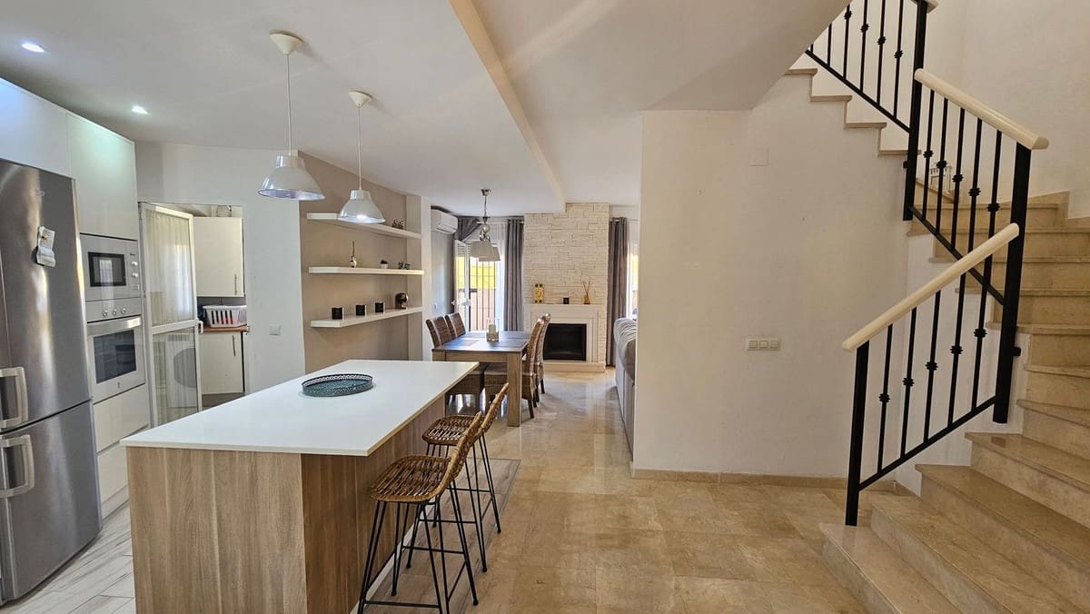 3 bedroom Townhouse for sale in Manilva with pool garage - € 299,000 (Ref: 8850411)