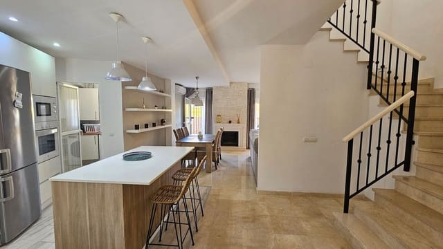 3 sypialnia Dom na sprzedaż w Manilva z basenem garażem - 299 000 € (Ref: 8850411)