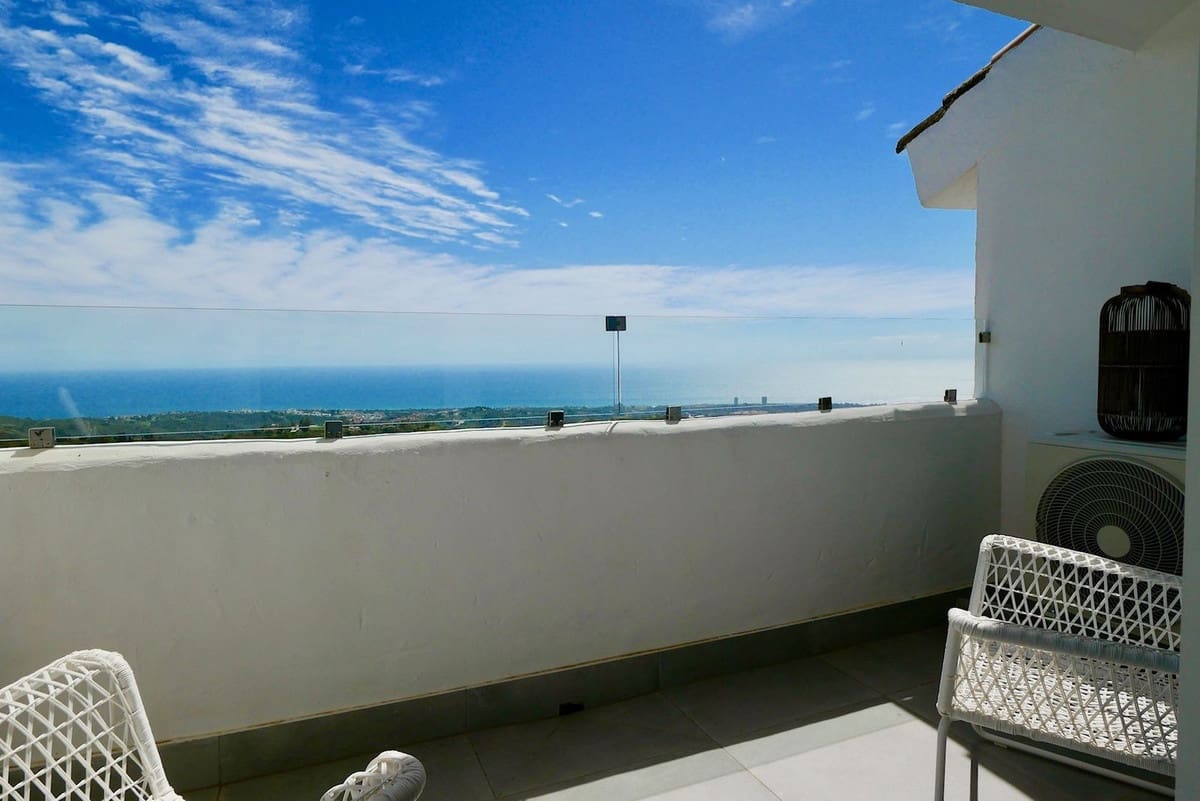 3 slaapkamer Penthouse te koop in La Mairena met zwembad - € 439.000 (Ref: 8924539)