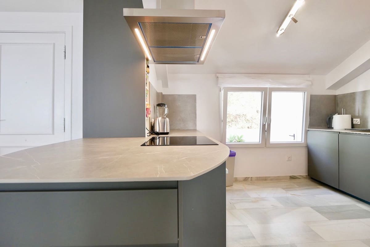 3 slaapkamer Penthouse te koop in La Mairena met zwembad - € 439.000 (Ref: 8924539)