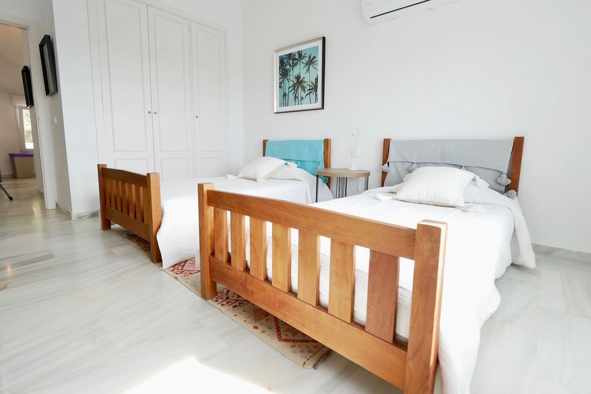 3 slaapkamer Penthouse te koop in La Mairena met zwembad - € 439.000 (Ref: 8924539)