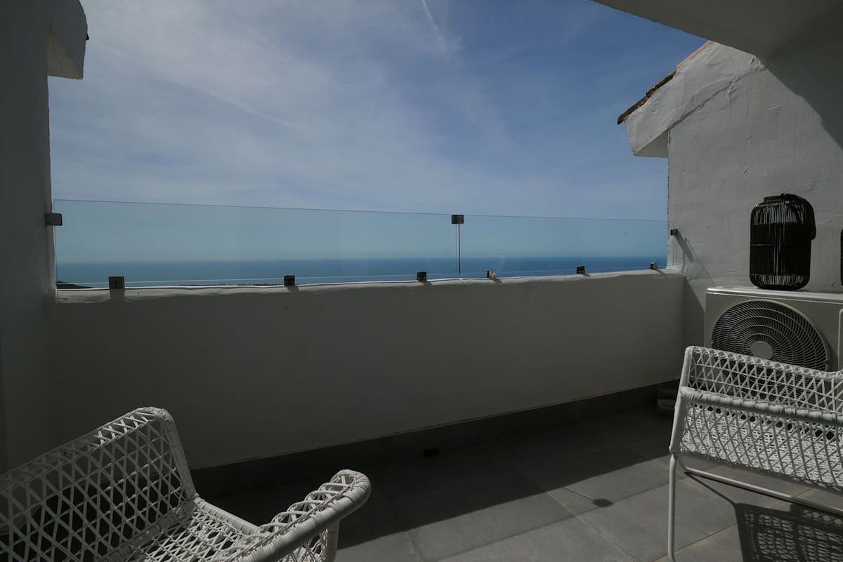 3 slaapkamer Penthouse te koop in La Mairena met zwembad - € 439.000 (Ref: 8924539)