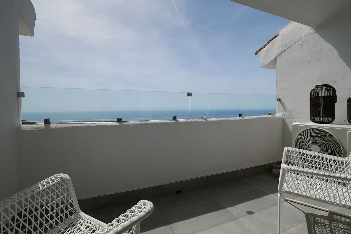 3 slaapkamer Penthouse te koop in La Mairena met zwembad - € 439.000 (Ref: 8924539)