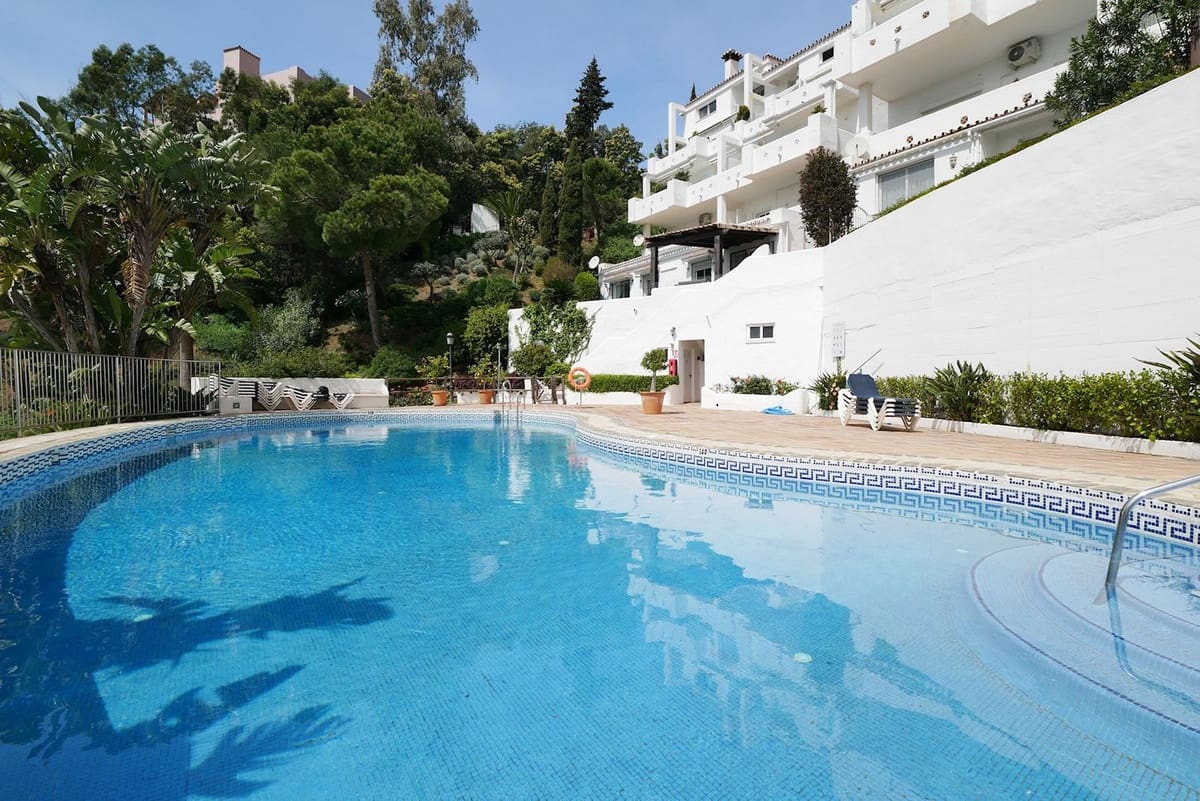 3 slaapkamer Penthouse te koop in La Mairena met zwembad - € 439.000 (Ref: 8924539)
