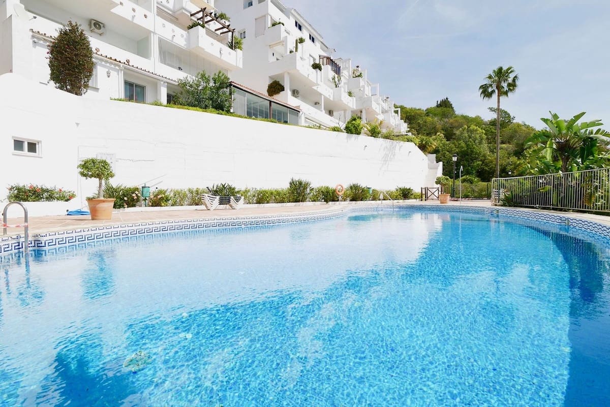 3 slaapkamer Penthouse te koop in La Mairena met zwembad - € 439.000 (Ref: 8924539)