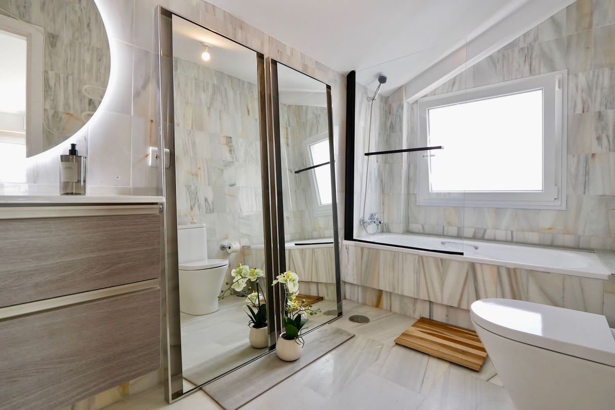 3 slaapkamer Penthouse te koop in La Mairena met zwembad - € 439.000 (Ref: 8924539)