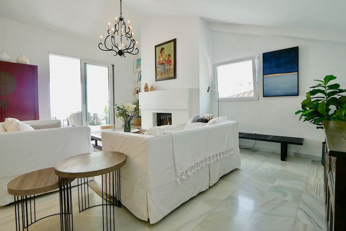 3 slaapkamer Penthouse te koop in La Mairena met zwembad - € 439.000 (Ref: 8924539)