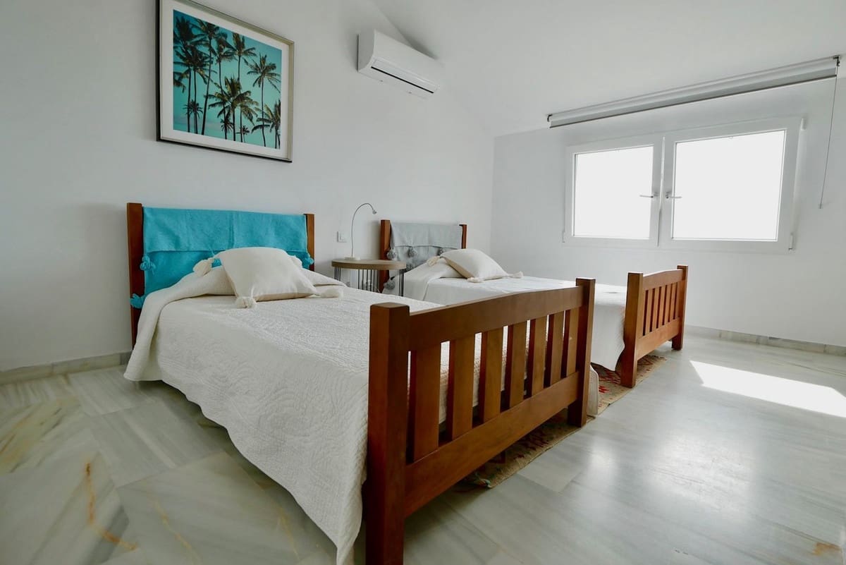 3 slaapkamer Penthouse te koop in La Mairena met zwembad - € 439.000 (Ref: 8924539)