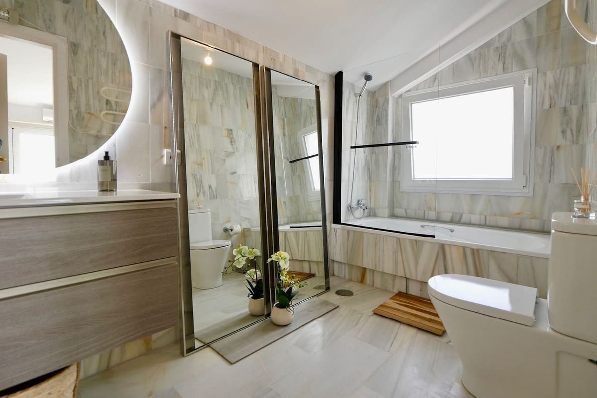 3 slaapkamer Penthouse te koop in La Mairena met zwembad - € 439.000 (Ref: 8924539)