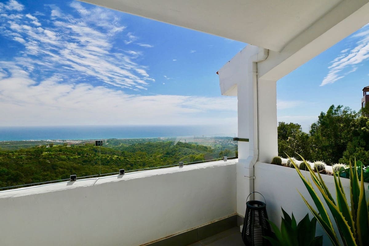 3 slaapkamer Penthouse te koop in La Mairena met zwembad - € 439.000 (Ref: 8924539)