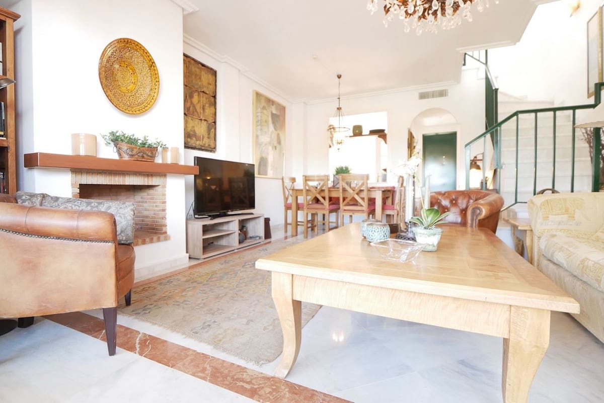 3 soveværelse Villa til salg i Cabopino med swimmingpool garage - € 520.000 (Ref: 8925238)