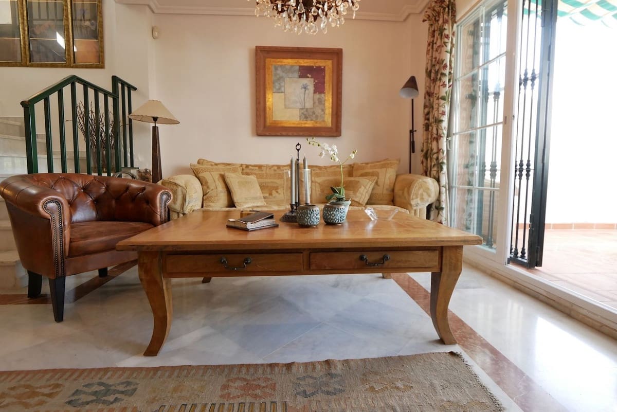 3 soveværelse Villa til salg i Cabopino med swimmingpool garage - € 520.000 (Ref: 8925238)