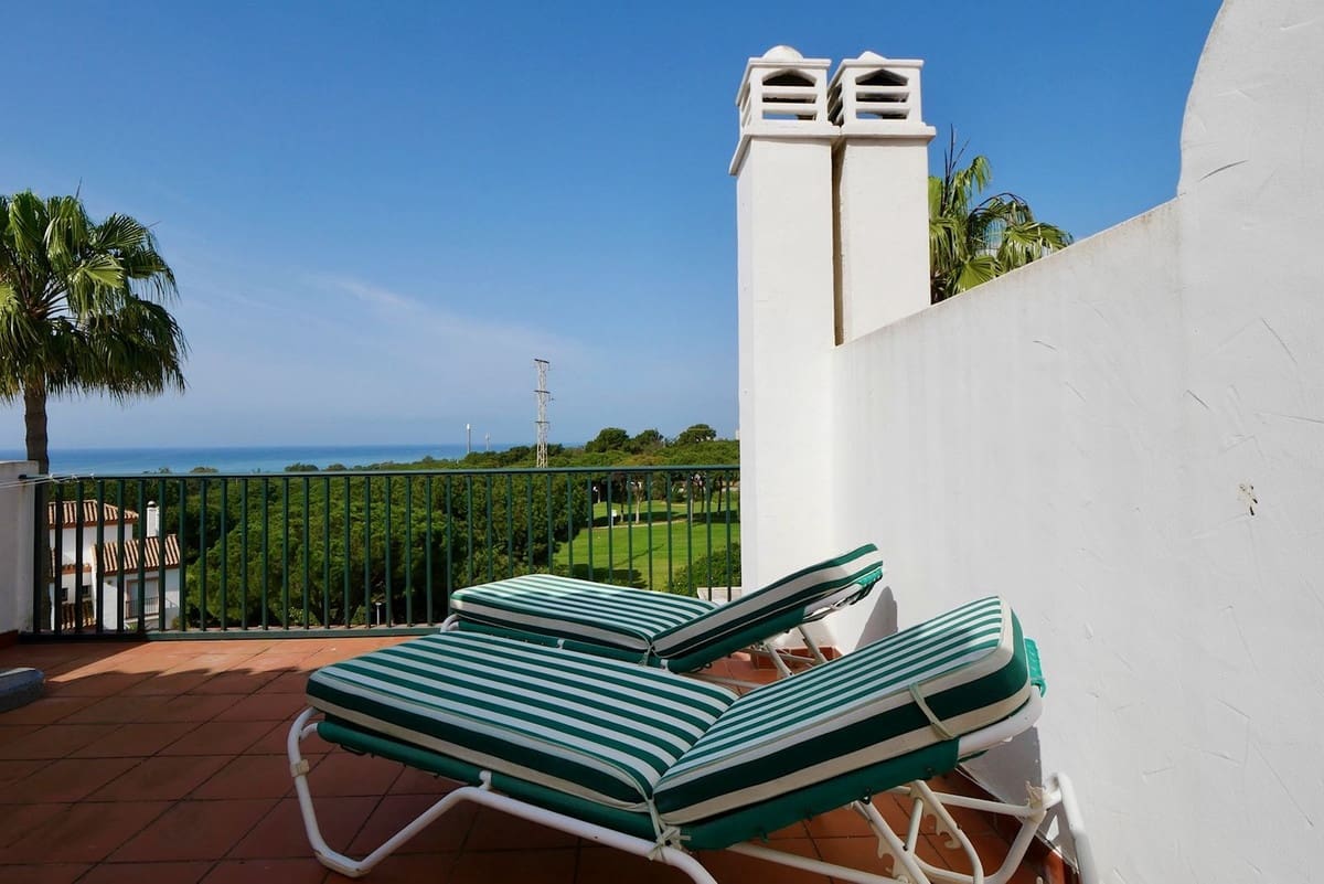 3 soveværelse Villa til salg i Cabopino med swimmingpool garage - € 520.000 (Ref: 8925238)