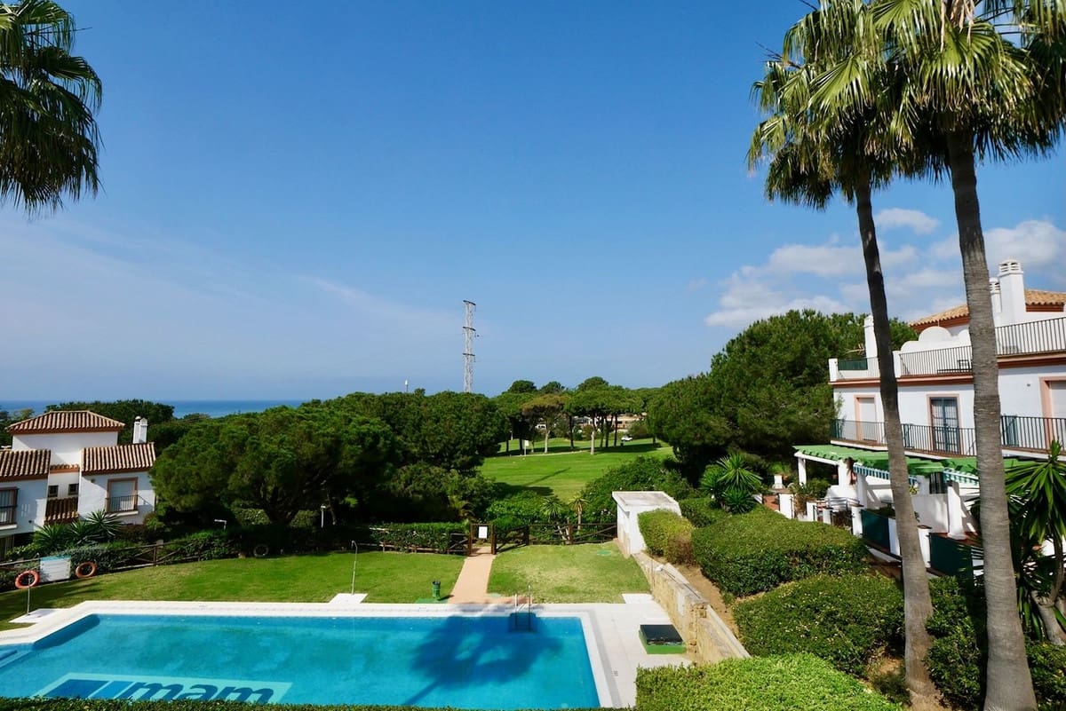 3 soveværelse Villa til salg i Cabopino med swimmingpool garage - € 520.000 (Ref: 8925238)