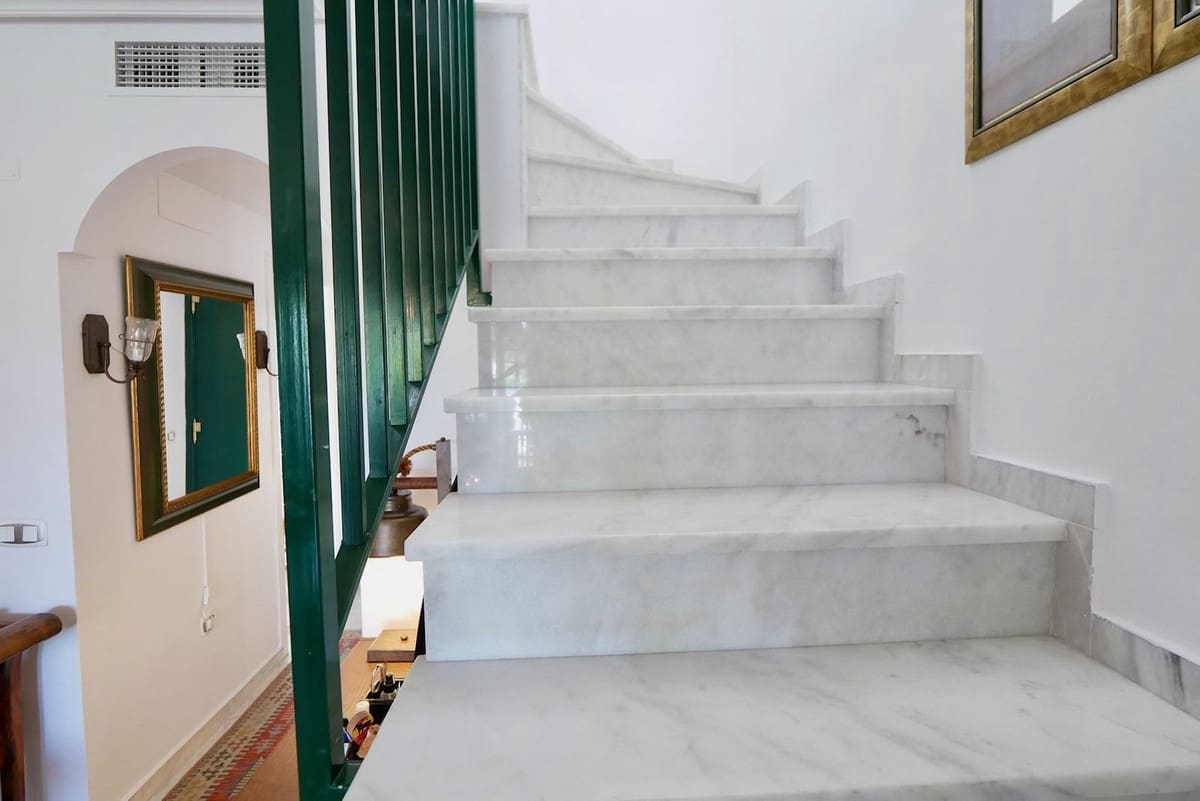 3 slaapkamer Villa te koop in Cabopino met zwembad garage - € 520.000 (Ref: 8925238)