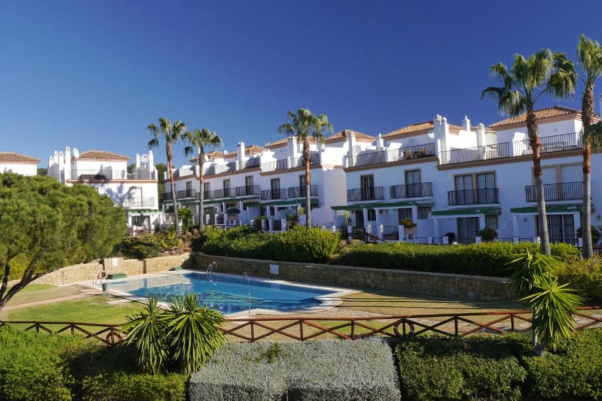 3 slaapkamer Villa te koop in Cabopino met zwembad garage - € 520.000 (Ref: 8925238)