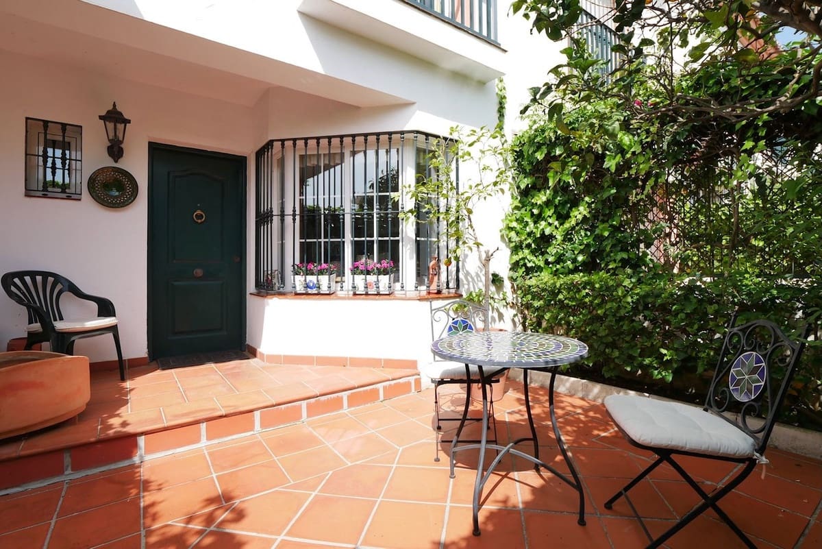 3 slaapkamer Villa te koop in Cabopino met zwembad garage - € 520.000 (Ref: 8925238)