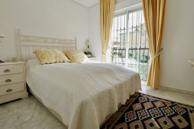 3 soverom Villa til salgs i Cabopino, Marbella med svømmebasseng garasje - € 520 000 (Ref: 8925238)
