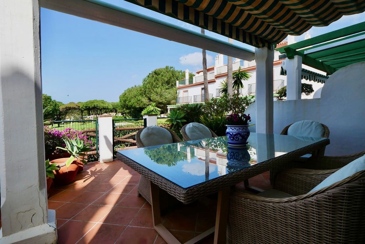 3 soverom Villa til salgs i Cabopino med svømmebasseng garasje - € 520 000 (Ref: 8925238)