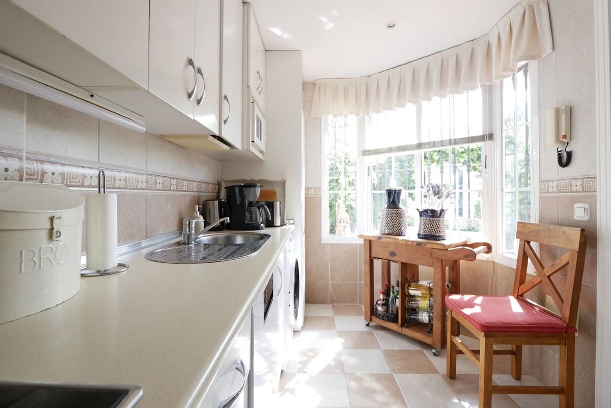 3 soverom Villa til salgs i Cabopino med svømmebasseng garasje - € 520 000 (Ref: 8925238)