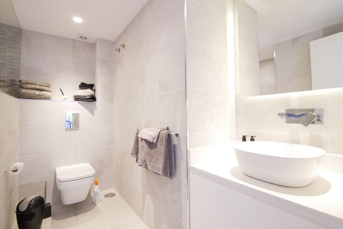 4 soveværelse Byhus til salg i Cabopino med swimmingpool garage - € 579.000 (Ref: 8942583)