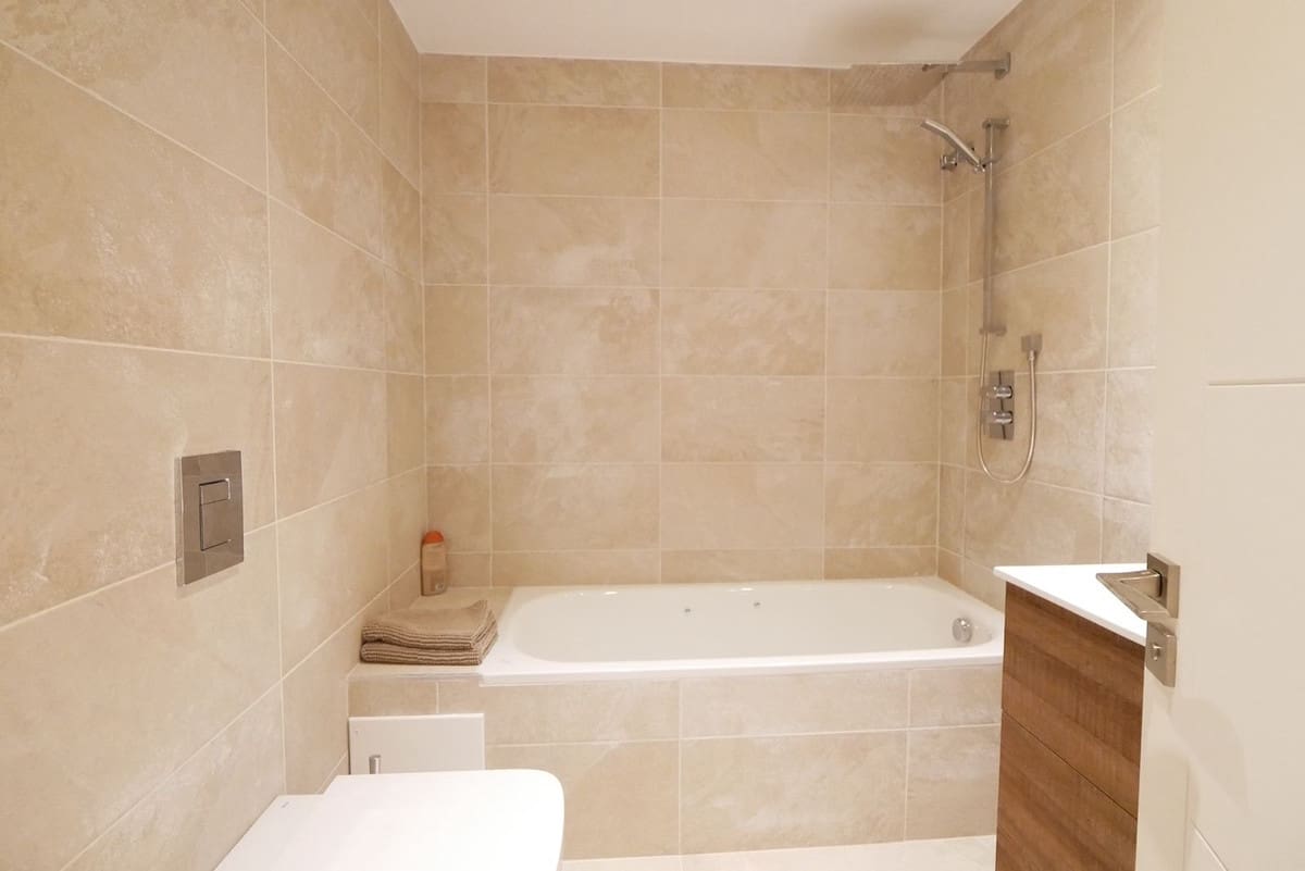 4 soveværelse Byhus til salg i Cabopino med swimmingpool garage - € 579.000 (Ref: 8942583)