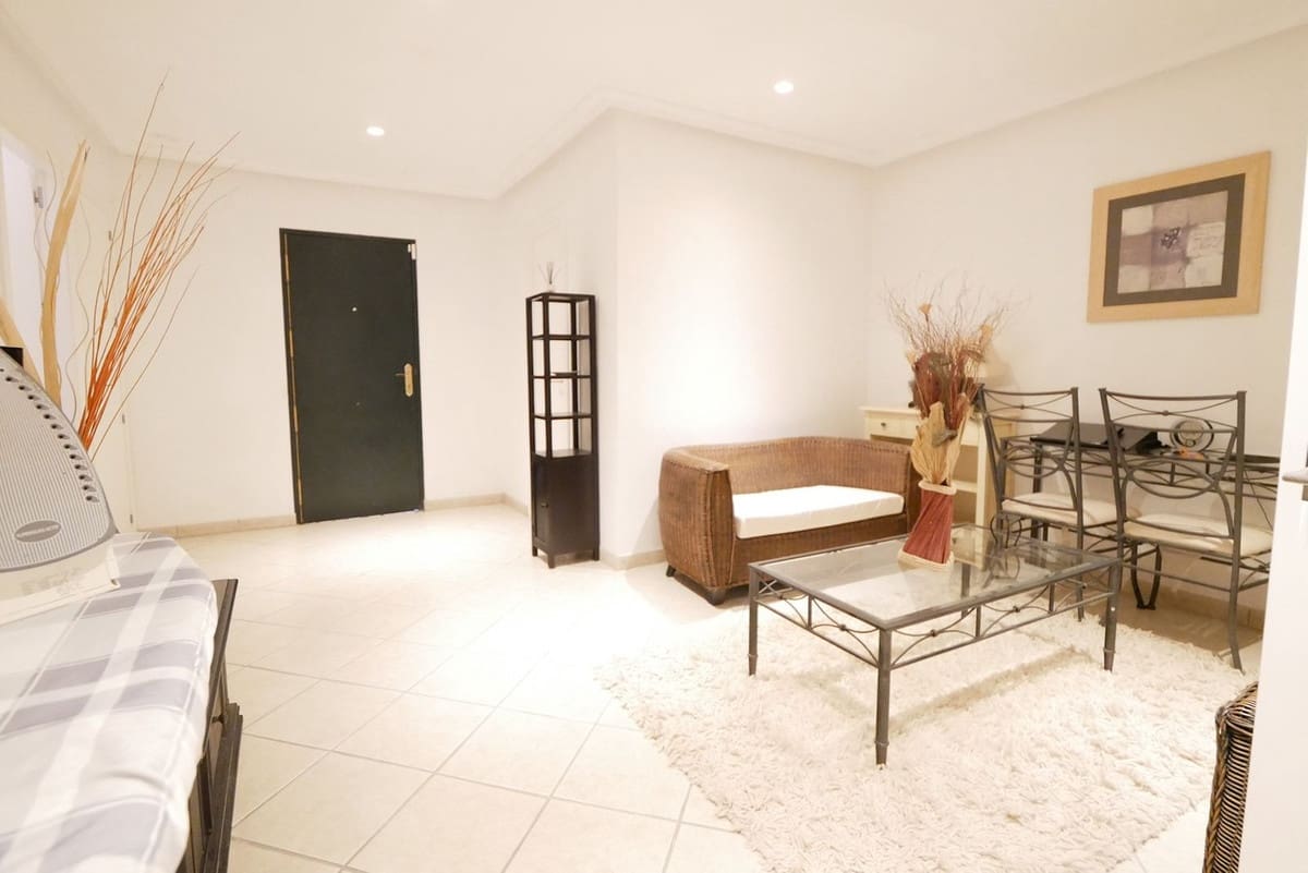 4 soveværelse Byhus til salg i Cabopino med swimmingpool garage - € 579.000 (Ref: 8942583)