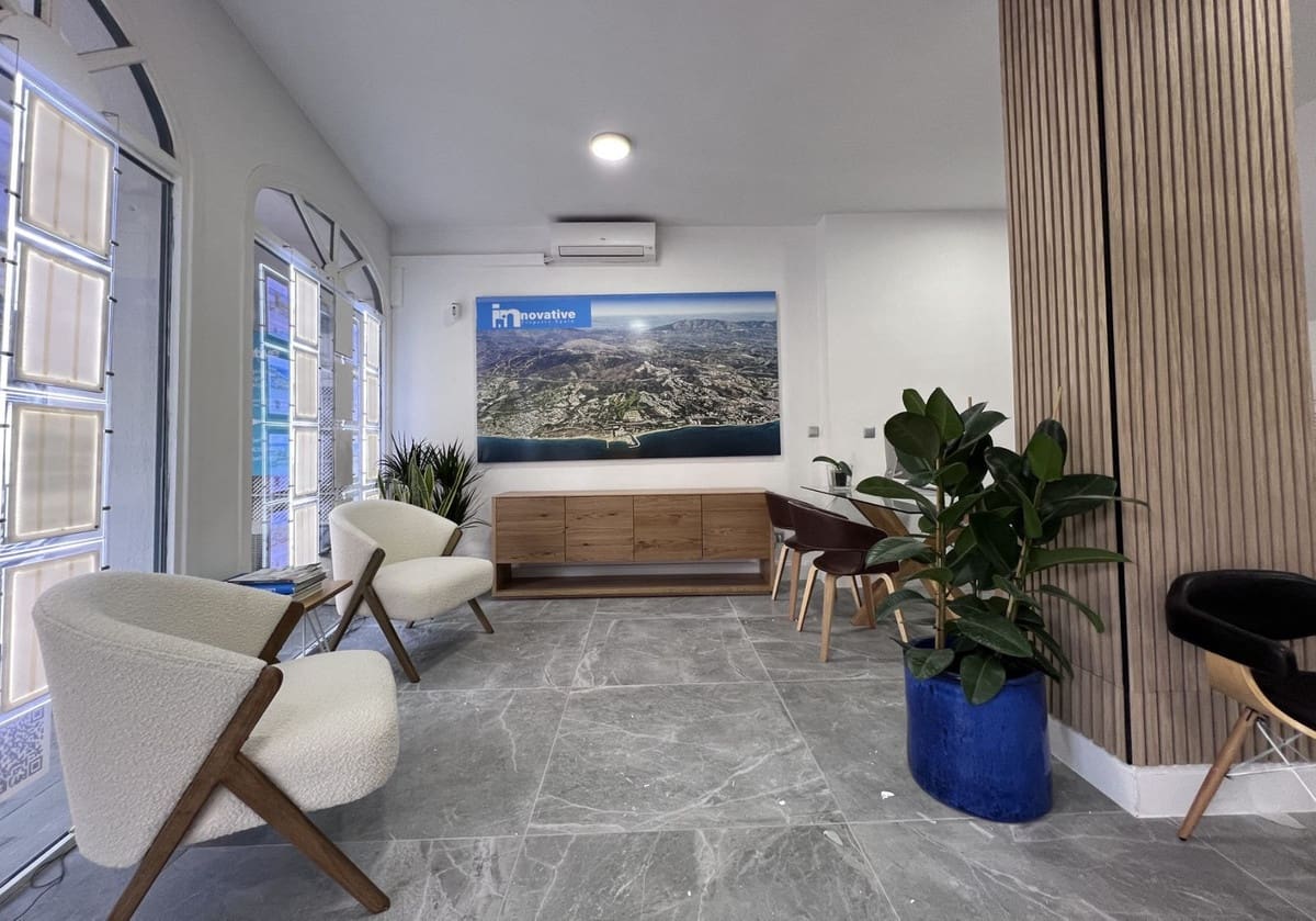 4 soveværelse Byhus til salg i Cabopino med swimmingpool garage - € 579.000 (Ref: 8942583)