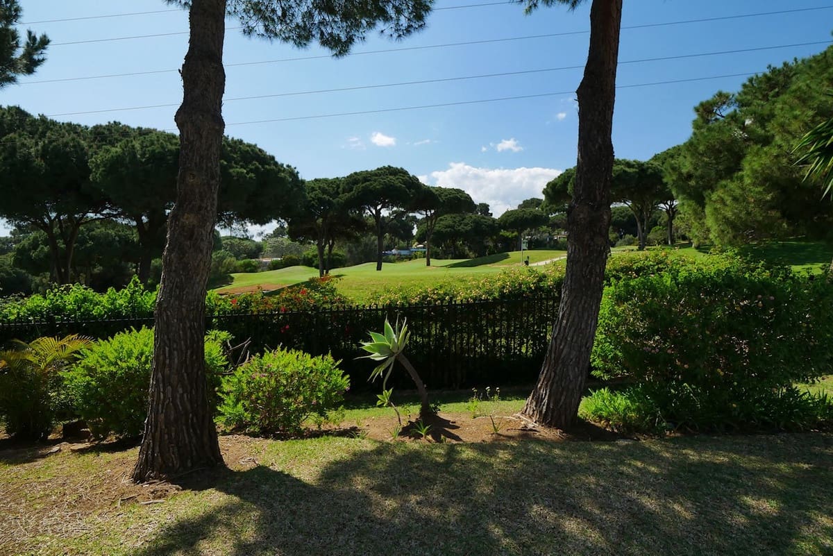 4 soveværelse Byhus til salg i Cabopino med swimmingpool garage - € 579.000 (Ref: 8942583)