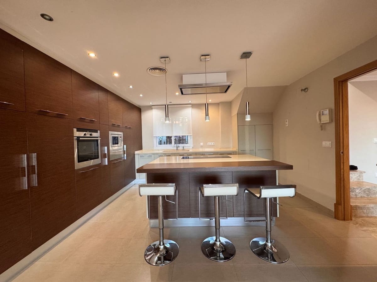 4 makuuhuone Huvila myytävänä paikassa Marbella - 849 000 € (Ref: 8949261)