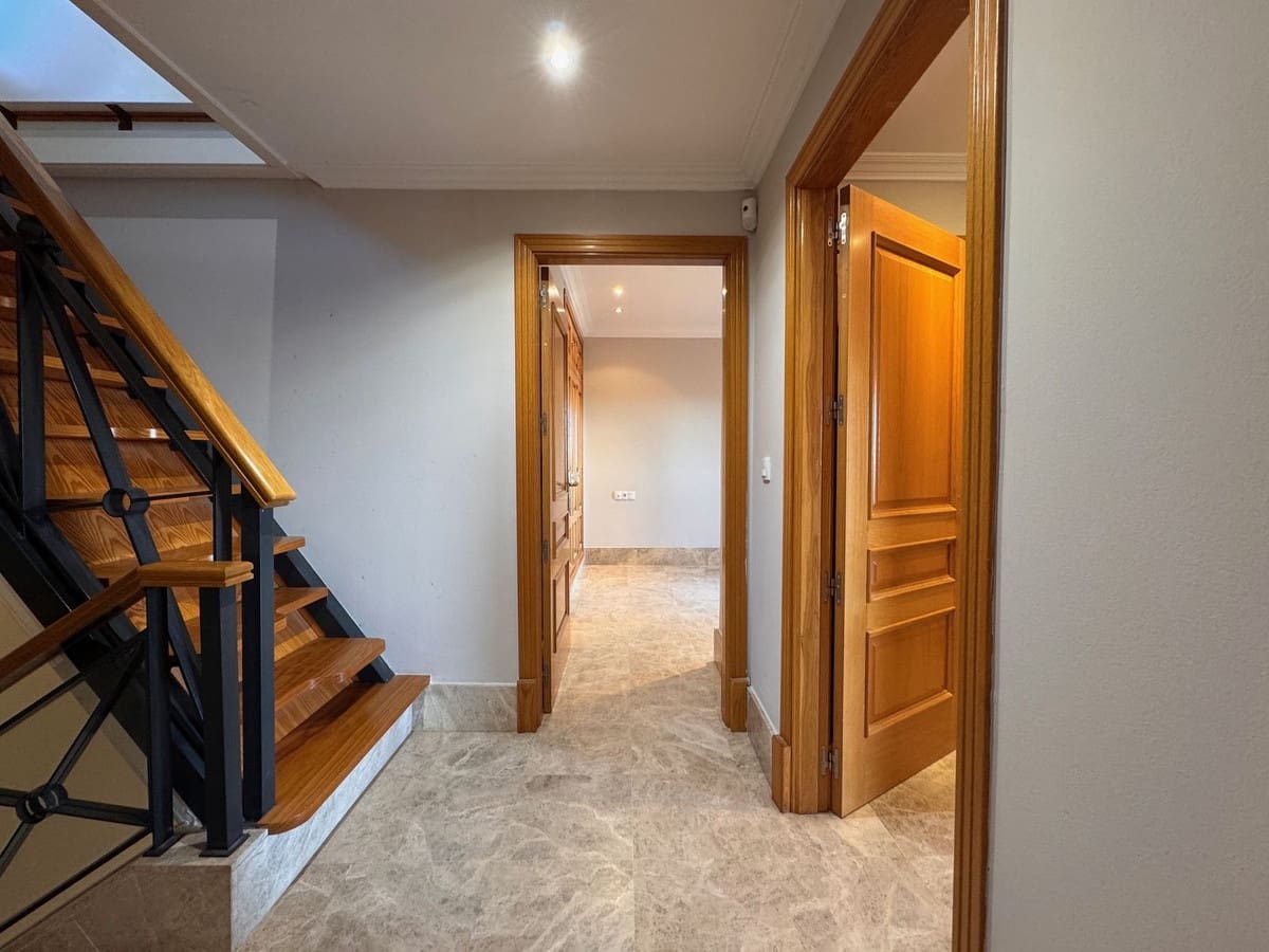 4 slaapkamer Villa te koop in Marbella - € 849.000 (Ref: 8949261)