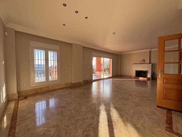 4 slaapkamer Villa te koop in Marbella - € 849.000 (Ref: 8949261)