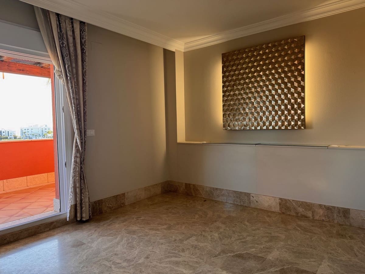 4 slaapkamer Villa te koop in Marbella - € 849.000 (Ref: 8949261)