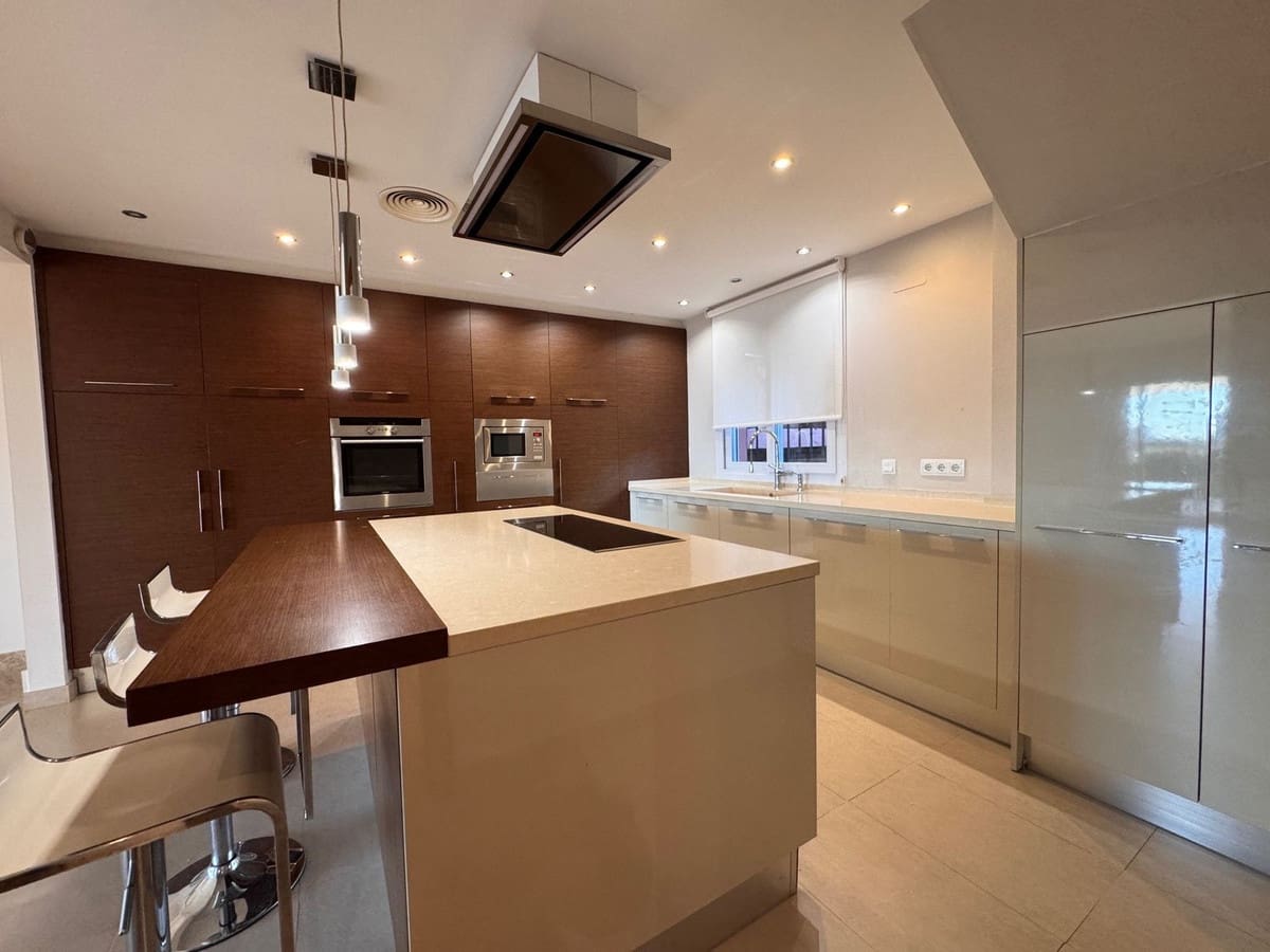 4 slaapkamer Villa te koop in Marbella - € 849.000 (Ref: 8949261)