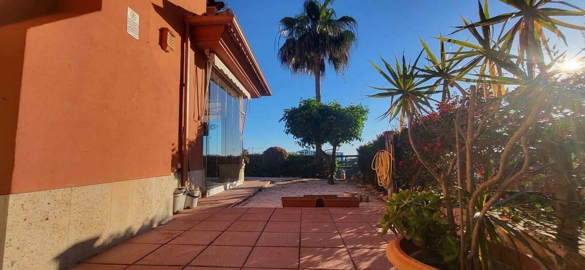 4 slaapkamer Villa te koop in Marbella - € 849.000 (Ref: 8949261)