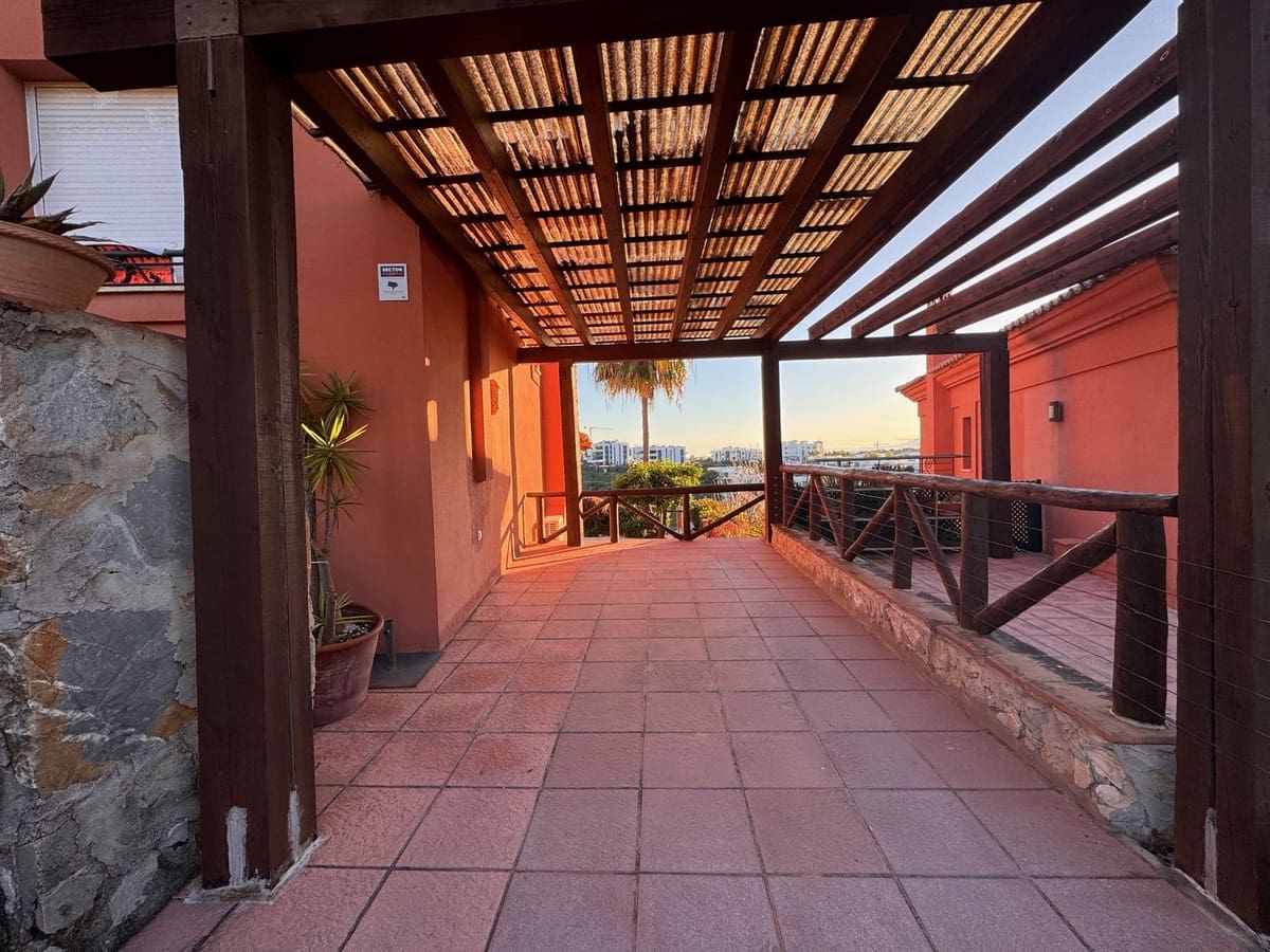 4 slaapkamer Villa te koop in Marbella - € 849.000 (Ref: 8949261)