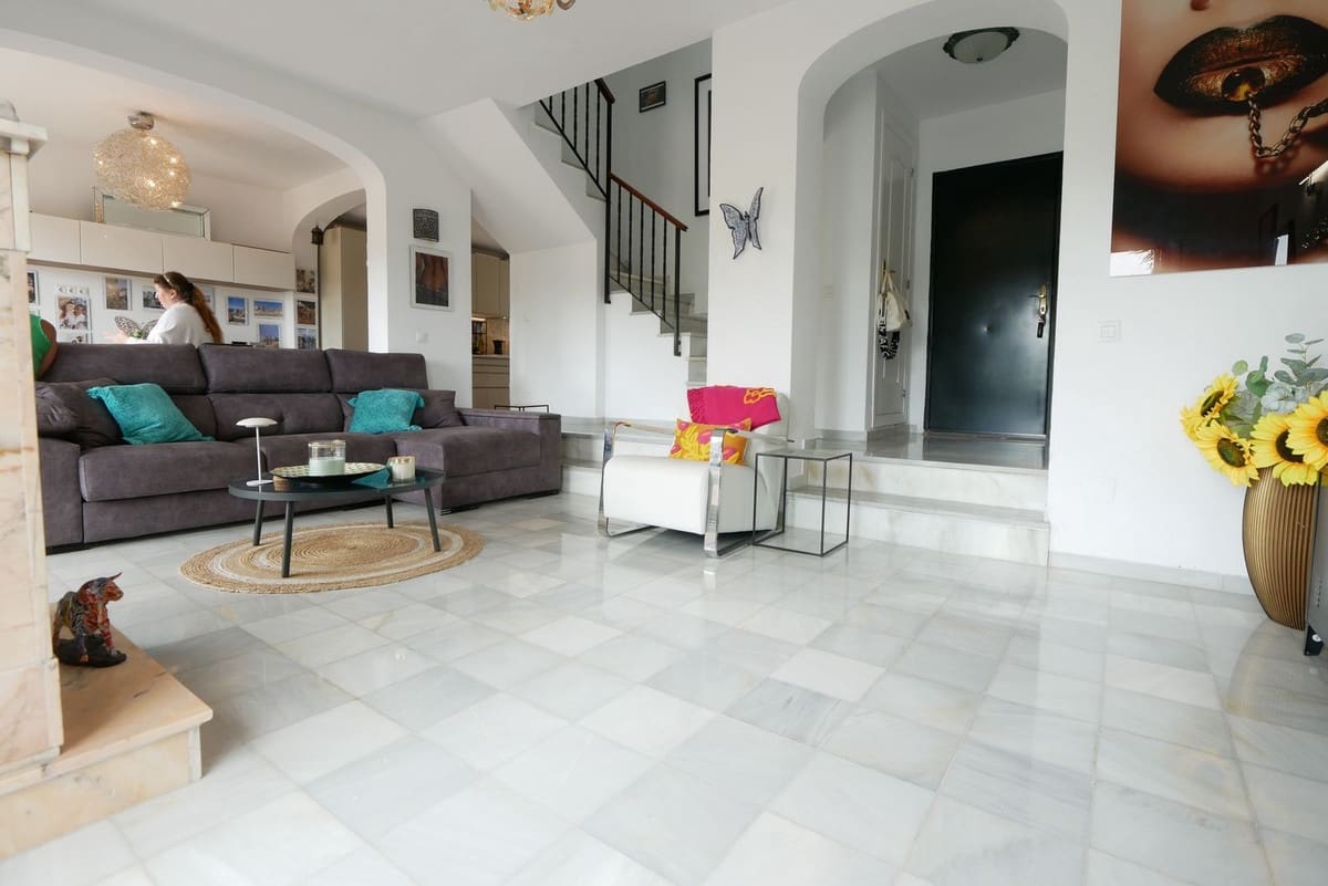 3 slaapkamer Halfvrijstaande villa te koop in Manilva met zwembad garage - € 349.000 (Ref: 8954015)