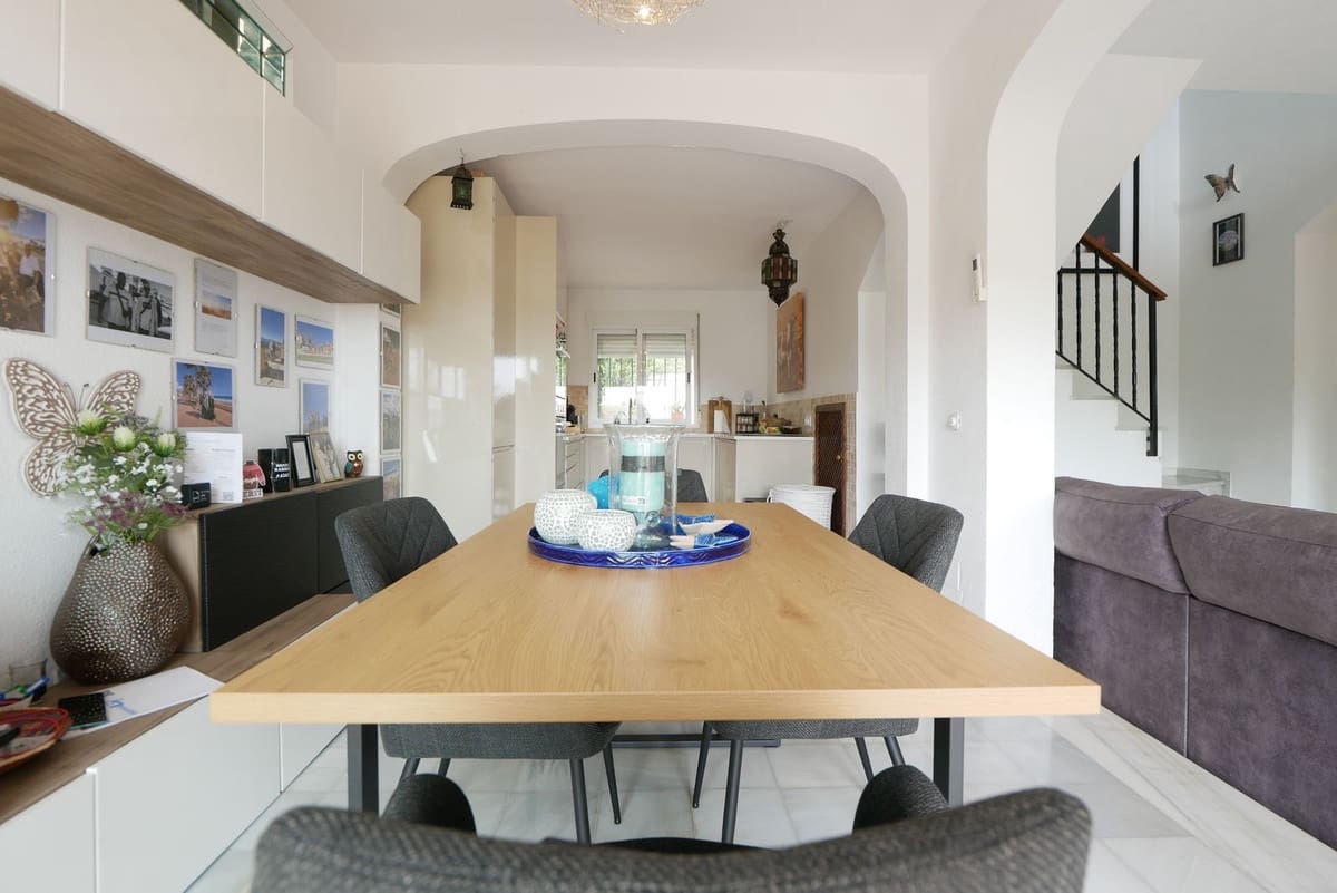 3 slaapkamer Halfvrijstaande villa te koop in Manilva met zwembad garage - € 349.000 (Ref: 8954015)