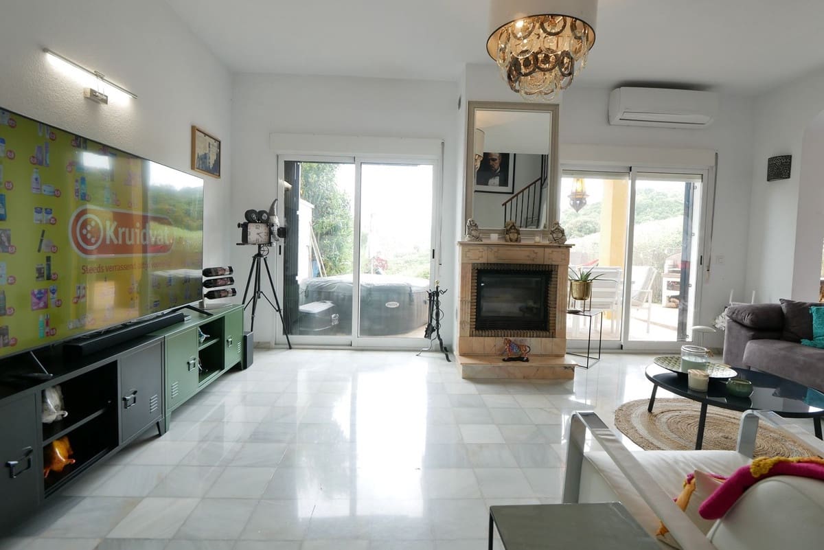 3 slaapkamer Halfvrijstaande villa te koop in Manilva met zwembad garage - € 349.000 (Ref: 8954015)