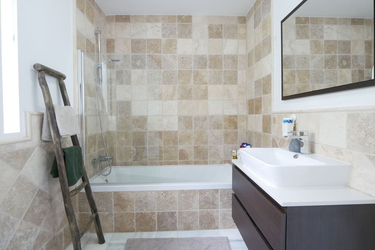 3 slaapkamer Halfvrijstaande villa te koop in Manilva met zwembad garage - € 349.000 (Ref: 8954015)