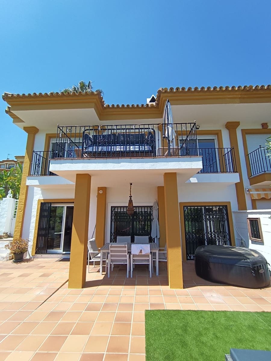 3 slaapkamer Halfvrijstaande villa te koop in Manilva met zwembad garage - € 349.000 (Ref: 8954015)