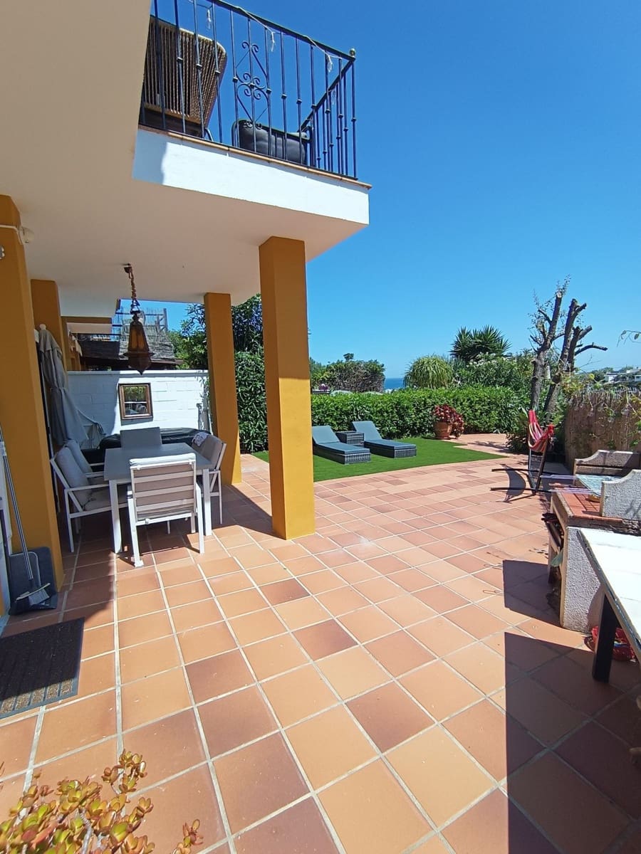 3 slaapkamer Halfvrijstaande villa te koop in Manilva met zwembad garage - € 349.000 (Ref: 8954015)