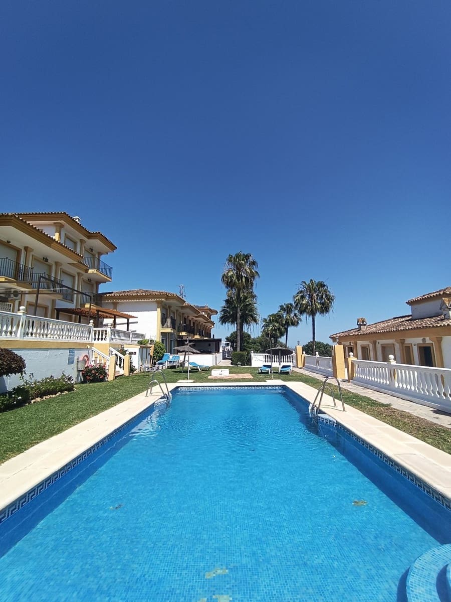 3 slaapkamer Halfvrijstaande villa te koop in Manilva met zwembad garage - € 349.000 (Ref: 8954015)