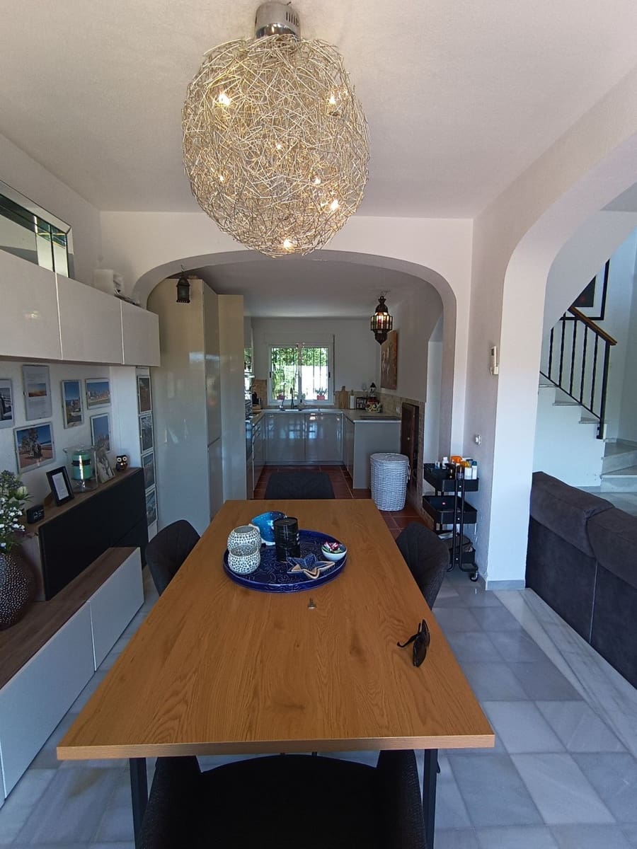 3 slaapkamer Halfvrijstaande villa te koop in Manilva met zwembad garage - € 349.000 (Ref: 8954015)