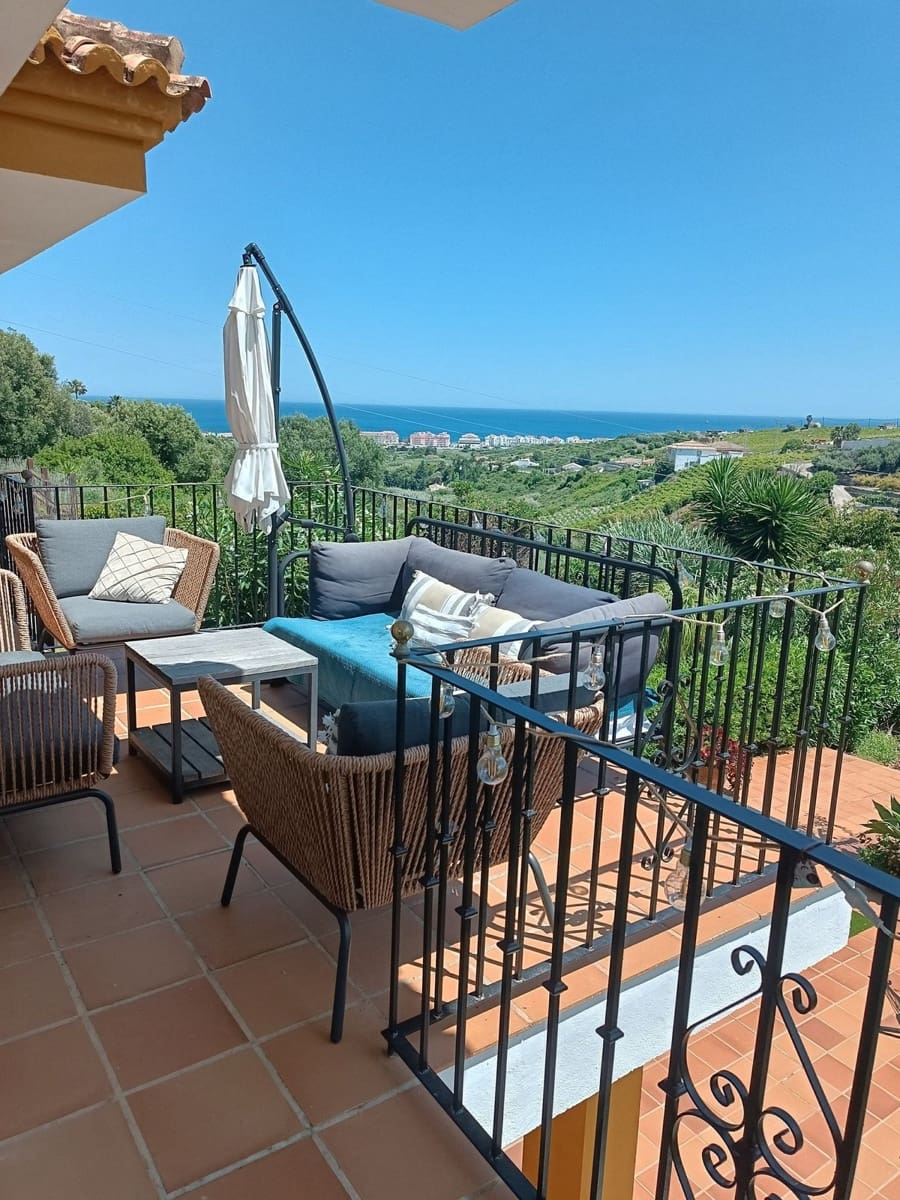 3 slaapkamer Halfvrijstaande villa te koop in Manilva met zwembad garage - € 349.000 (Ref: 8954015)