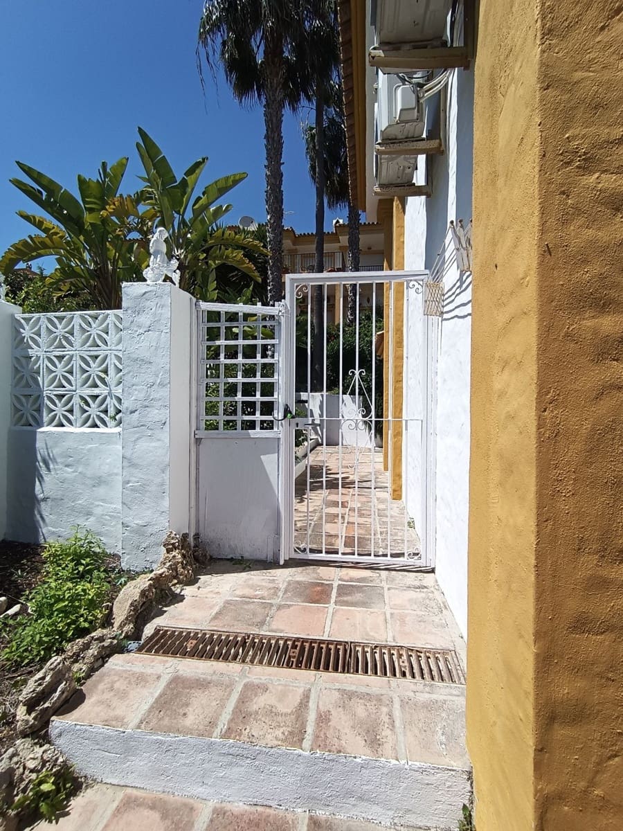 3 slaapkamer Halfvrijstaande villa te koop in Manilva met zwembad garage - € 349.000 (Ref: 8954015)