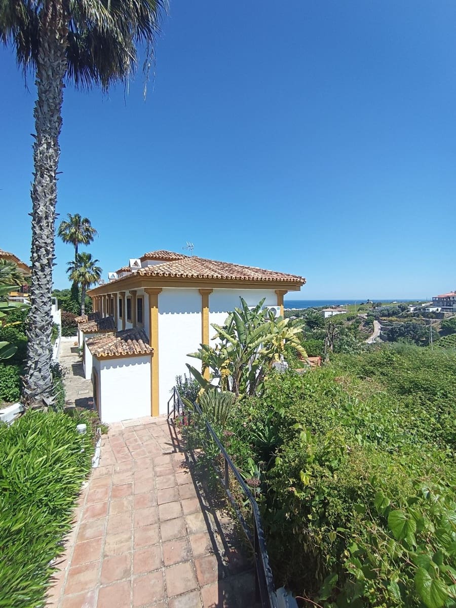 3 slaapkamer Halfvrijstaande villa te koop in Manilva met zwembad garage - € 349.000 (Ref: 8954015)