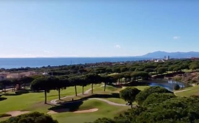 2 bedroom Apartment for sale in Cabopino, Marbella with pool garage - € 349,900 (Ref: 9033254)