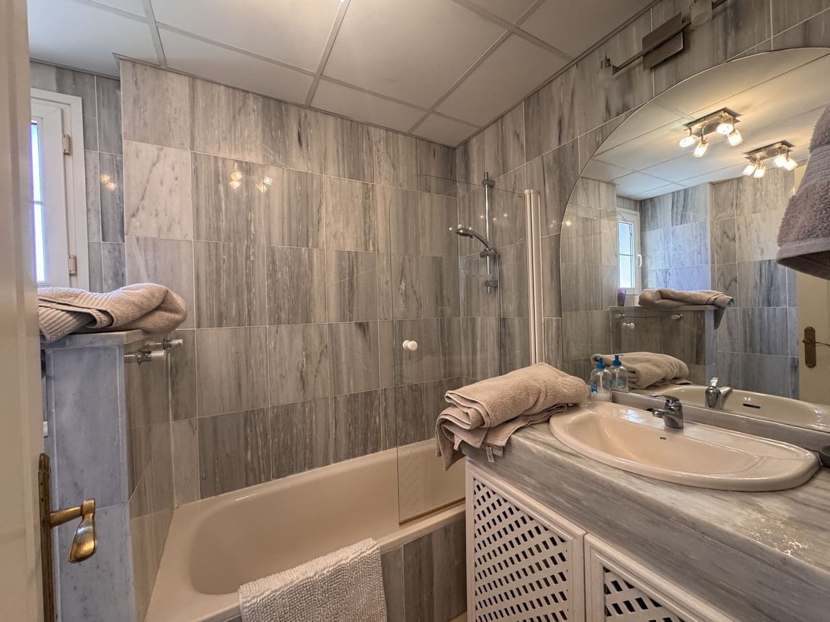 2 soveværelse Lejlighed til salg i Cabopino med swimmingpool garage - € 349.900 (Ref: 9033254)