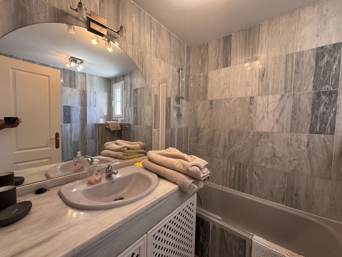 2 soveværelse Lejlighed til salg i Cabopino med swimmingpool garage - € 349.900 (Ref: 9033254)